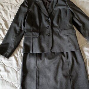 Halogen(Nordstrom) Women's Two-Piece Gray Suite - Jacket Size 10P, Skirt Size 8P